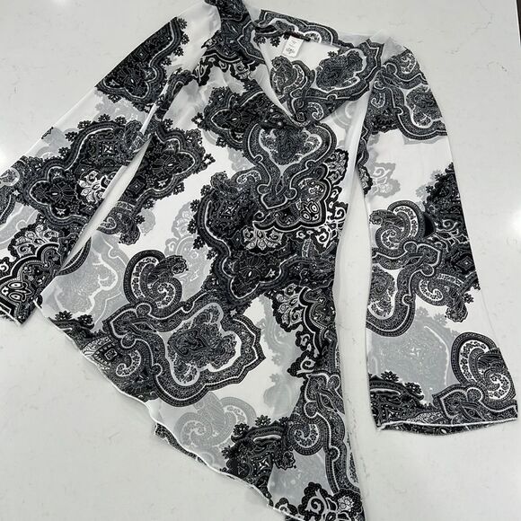 Vintage Georgiou Studio Black/White top Bell Sleeves Size M - Picture 2 of 8